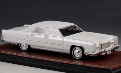 Diecast model cars Lincoln Continental Town Car white/matt-white 1973 1/43 GLM