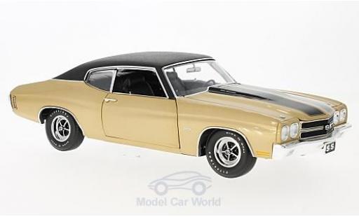 Diecast model cars Chevrolet Chevelle SS 396 gold/black 1970 with vinyl top 1/18 GMP