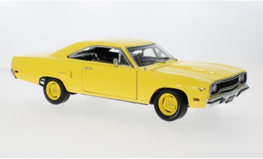 Diecast model cars Plymouth Road Runner 1970 yellow 1/18 GMP