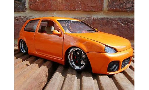 Volkswagen Golf GTI 1/18 Revell virus diecast model cars
