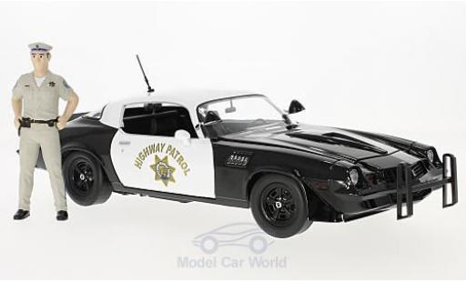 Diecast model cars Chevrolet Camaro Z28 Z/28 California Highway Patrol 1979 with Figur without Vitrine 1/18 Greenlight