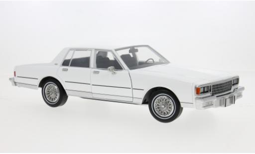 Diecast model cars Chevrolet Caprice Classic Sedan white 1983 1/18 Greenlight