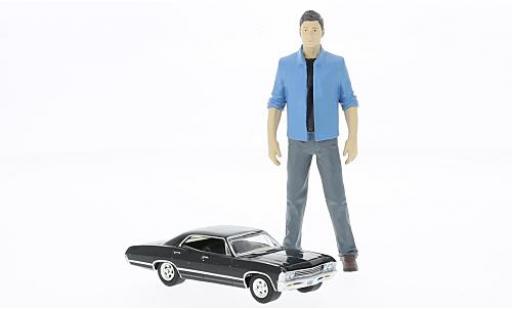 Diecast model cars Chevrolet Impala Sedan Sport Supernatural avec Dean figurine in 1/18 Greenlight