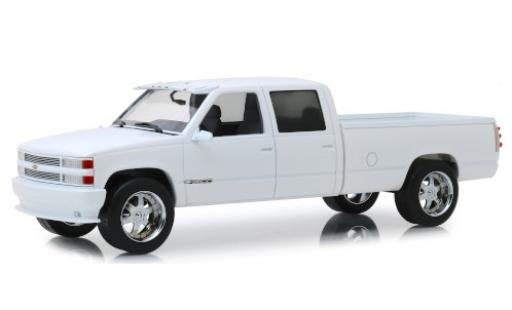 Diecast model cars Chevrolet Silverado pickup 3500 Crew Cab Custom white 1997 1/18 Greenlight