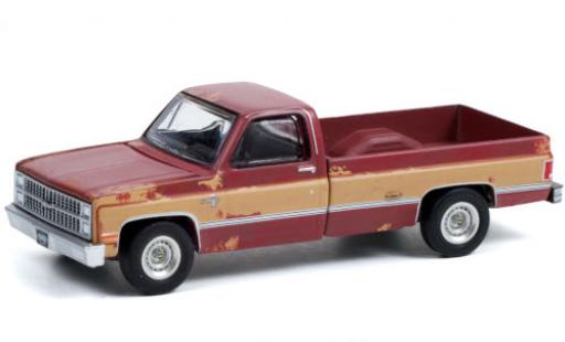 Diecast model cars Chevrolet Silverado pickup C-10 matt-rot/matt-beige 1983 with Witterungsspuren 1/64 Greenlight