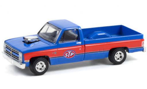 Diecast model cars Chevrolet Silverado pickup Custom STP 1987 1/64 Greenlight