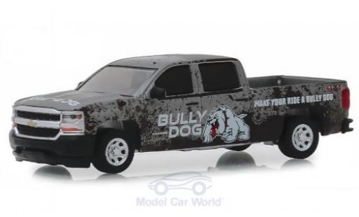 Diecast model cars Chevrolet Silverado pickup grey/Dekor Bully Dog 2018 1/64 Greenlight
