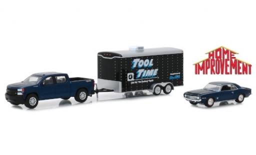 Diecast model cars Chevrolet Silverado pickup Tool Time 2019 with 1969 Camaro SS and Zweiachstrunkanh&Atilde;&curren;nger 1/64 Greenlight