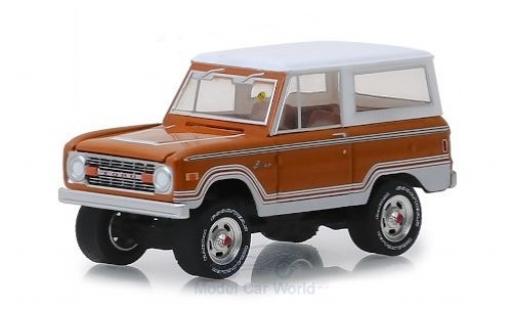 Diecast model cars Ford Bronco Wagon Ranger brown/white 1977 1/64 Greenlight