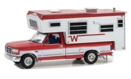 Diecast model cars Ford F-250 Pickup red/white 1995 1/64 Greenlight