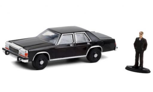 Diecast model cars Ford LTD Crown Victoria black 1987 avec figurine 1/64 Greenlight