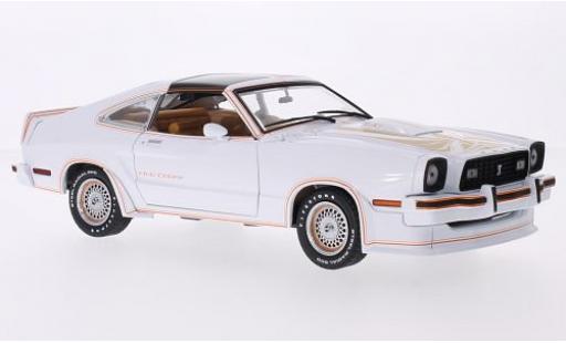 Diecast model cars Ford Mustang King Cobra II white/gold 1978 1/18 Greenlight