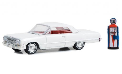 Diecast model cars Chevrolet Bel Air Coupe white 1963 1/64 Greenlight