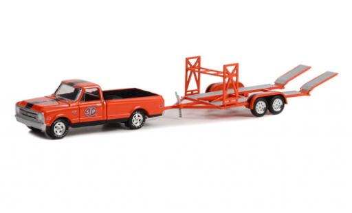 Diecast model cars Chevrolet C-10 Pickup Pick Up orange STP 1968 1/64 Greenlight