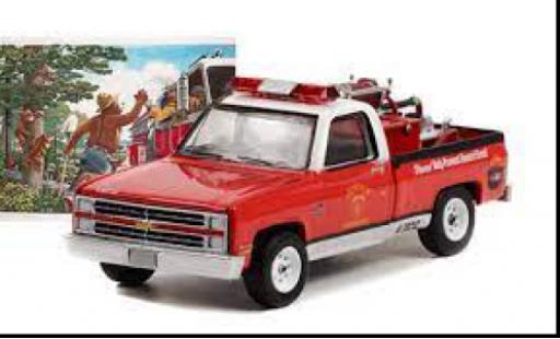 Diecast model cars Chevrolet C-20 pickup red/white Smokey Bear 1984 1/64 Greenlight