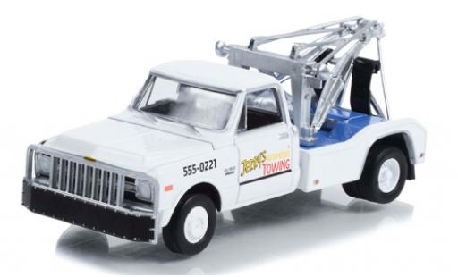 Diecast model cars Chevrolet C-30 wrecker Dually white Fall Guy Stuntman Association 1969 1/64 Greenlight