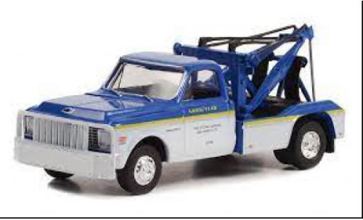 Diecast model cars Chevrolet C-30 wrecker Dually Goodyear Tire Testing Division 1972 1/64 Greenlight