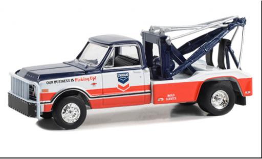 Diecast model cars Chevrolet C-30 wrecker Dually Standard huile 1968 1/64 Greenlight