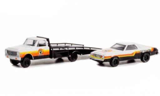 Diecast model cars Chevrolet C-30 plateau Ramp Truck Armor All 1972 1/64 Greenlight
