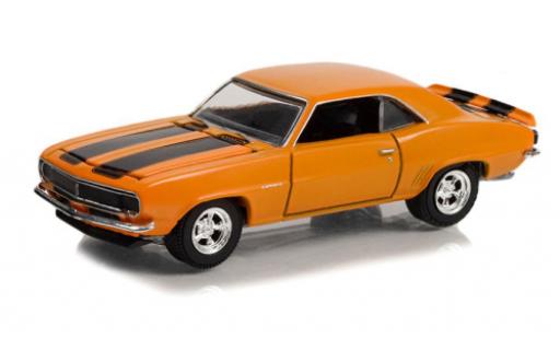 Diecast model cars Chevrolet Camaro RS orange/black Counting Cars 1967 1/64 Greenlight