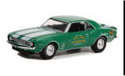 Diecast model cars Chevrolet Camaro Z28 metallise green/white 1969 1/64 Greenlight