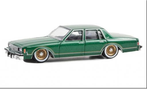 Diecast model cars Chevrolet Impala Sedan metallise green 1985 1/64 Greenlight