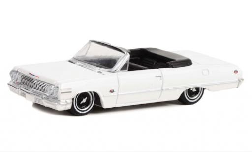 Diecast model cars Chevrolet Impala Convertible SS white 1963 1/64 Greenlight