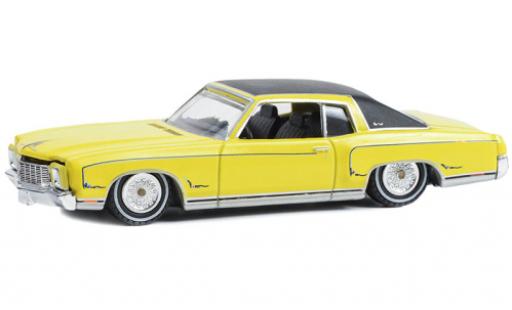 Diecast model cars Chevrolet Monte Carlo Coupe yellow/black 1971 1/64 Greenlight