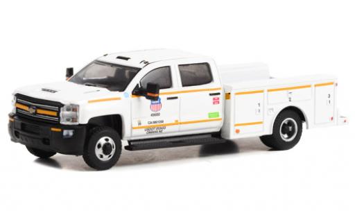 Diecast model cars Chevrolet Silverado pickup 3500 Dually Service Bed Union Pacific Railroad 2018 1/64 Greenlight