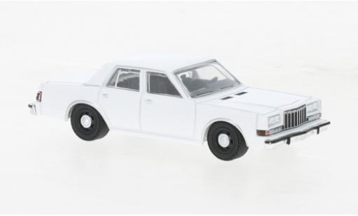 Diecast model cars Dodge Diplomat Berline white 1980 1/64 Greenlight