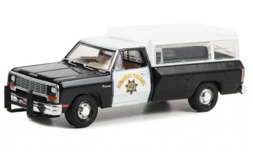 Diecast model cars Dodge RAM pickup D-100 California autoroute Patrol 1985 1/64 Greenlight