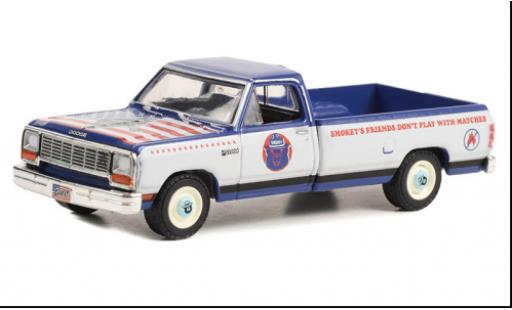 Diecast model cars Dodge RAM pickup D-150 metallise blue/beige Smokey Bear 1989 1/64 Greenlight