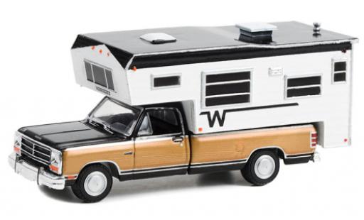 Diecast model cars Dodge RAM pickup D-250 black/dor&Atilde;&copy; 1990 1/64 Greenlight