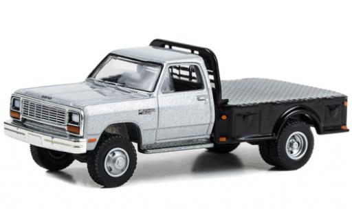 Diecast model cars Dodge RAM pickup W-350 Power Dually Flatbed d 1985 1/64 Greenlight