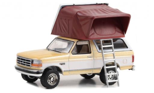 Diecast model cars Ford Bronco XLT beige/white 1996 1/64 Greenlight