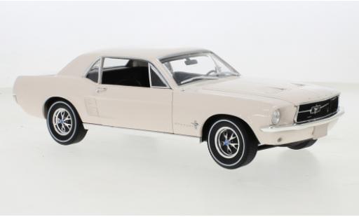 Diecast model cars Ford Mustang Hardtop beige 1967 1/18 Greenlight