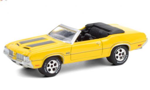 Diecast model cars Oldsmobile 442 Base Convertible yellow/black 1970 1/64 Greenlight