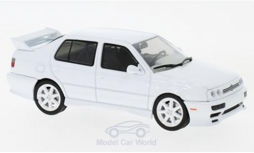 Diecast model cars Volkswagen Jetta III A3 white 1995 1/43 Greenlight