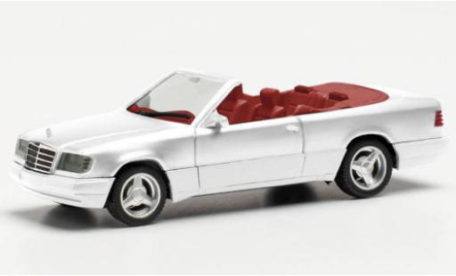 Diecast model cars Mercedes Classe E Coupe 320 CE (C124) cabriolet white 1/87 Herpa