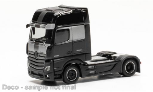 Diecast model cars Mercedes Actros Gigaspace Edition 3 matte noir 1/87 Herpa