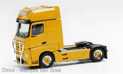 Diecast model cars Mercedes Actros Gigaspace yellow 1/87 Herpa