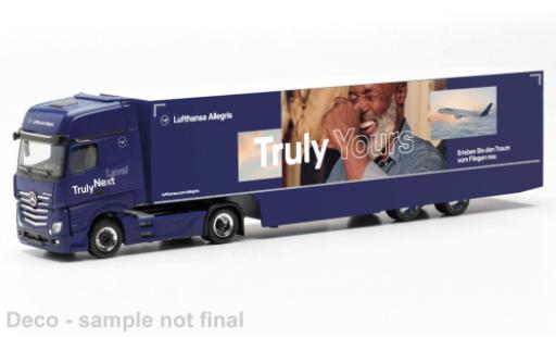 Diecast model cars Mercedes Actros Gigaspace Lufthansa 1/87 Herpa