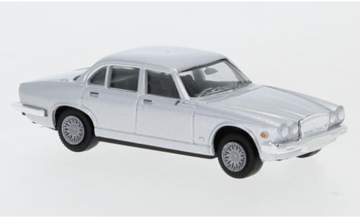 Diecast model cars Jaguar XJ6 Base 6 grey 1/87 Herpa