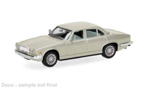 Diecast model cars Jaguar XJ Series III beige 1979 1/87 Herpa
