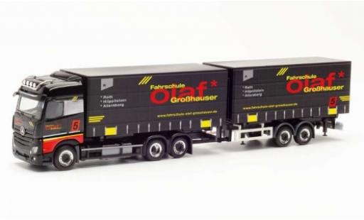 Diecast model cars Mercedes Actros Bigspace red Fahrschule Olaf Gro&Atilde;�hauser Tandem-bache de camion-camion avec remorque 1/87 Herpa