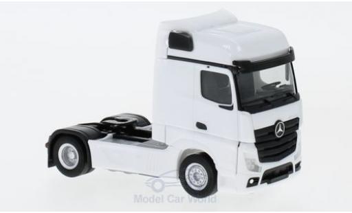 Diecast model cars Mercedes Actros Bigspace white 2018 Zugmaschine 1/87 Herpa