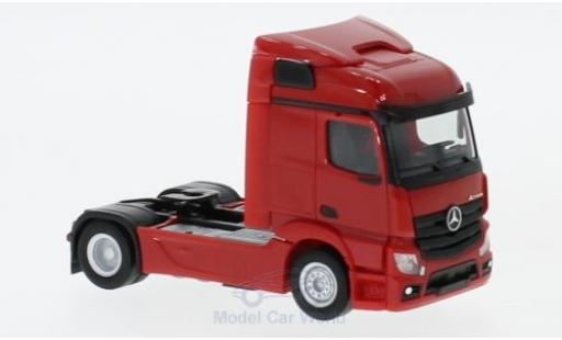 Diecast model cars Mercedes Actros Streamspace 2.3 red 2018 2-achs Zugmaschine 1/87 Herpa