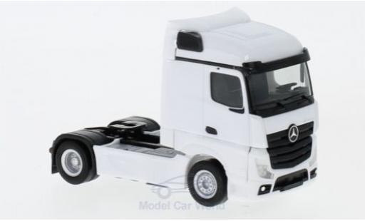 Diecast model cars Mercedes Actros Streamspace 2.5 white 2018 Zugmaschine 1/87 Herpa