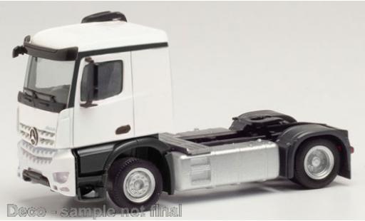 Diecast model cars Mercedes CLA Classic Arocs Classic white 1/87 Herpa