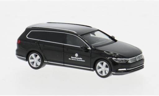 Diecast model cars Volkswagen Passat Base Military Variant Bundeswehr 1/87 Herpa